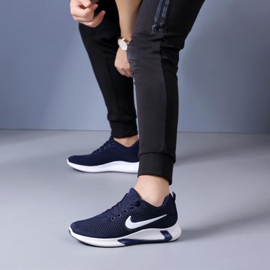 nike low cut running shoes