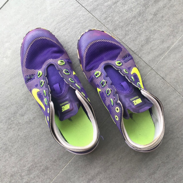 no lace training shoes