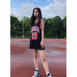 19 Cute Ways To Wear A Sports Jersey (Stylish Outfit Ideas) — Nikki Lo