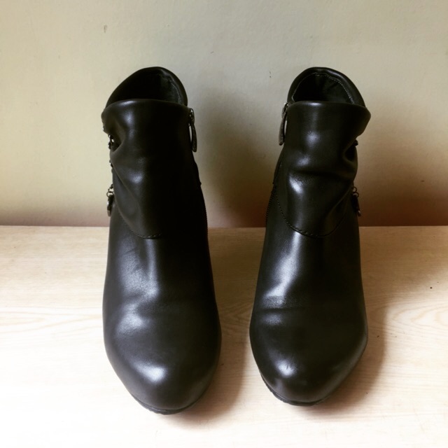 Forleria Black Leather Ankle Boots With Butterfly Charm Shopee Philippines