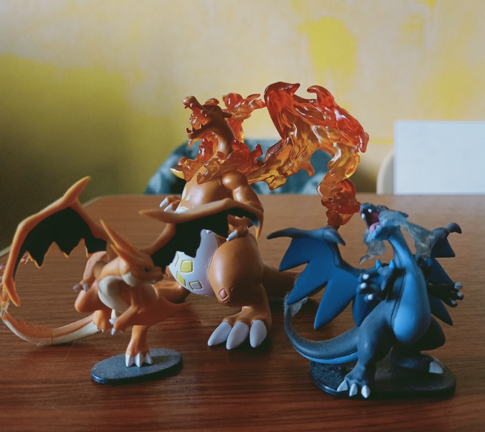 charizard gigantamax figure