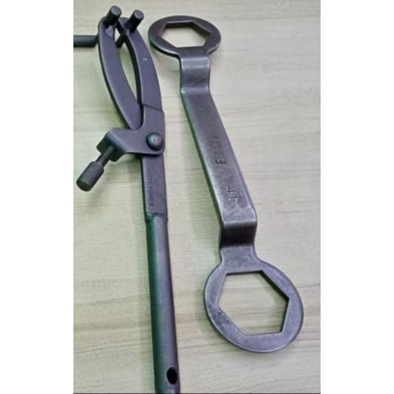 Pang Gilid Tools Set Or Clutch Holder And Torque Drive Wrench Heavy