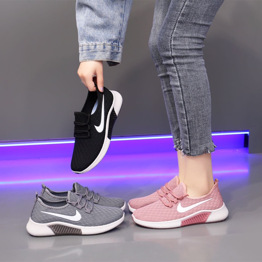 nike woman casual