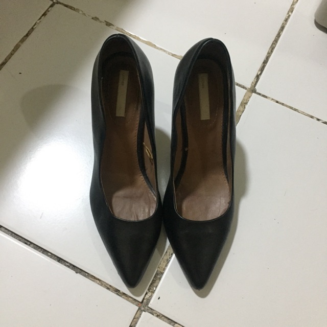 h&m black court shoes