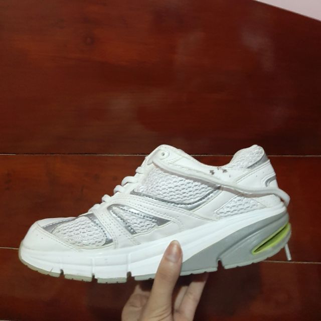 avia women's walking shoes