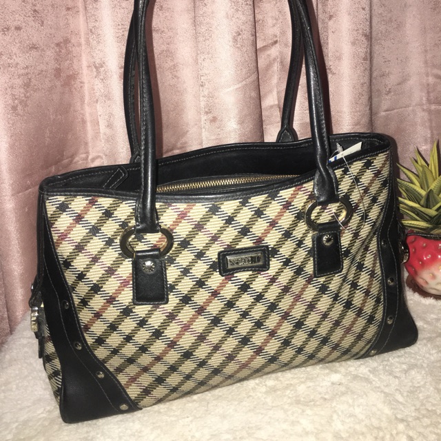 daks bag price