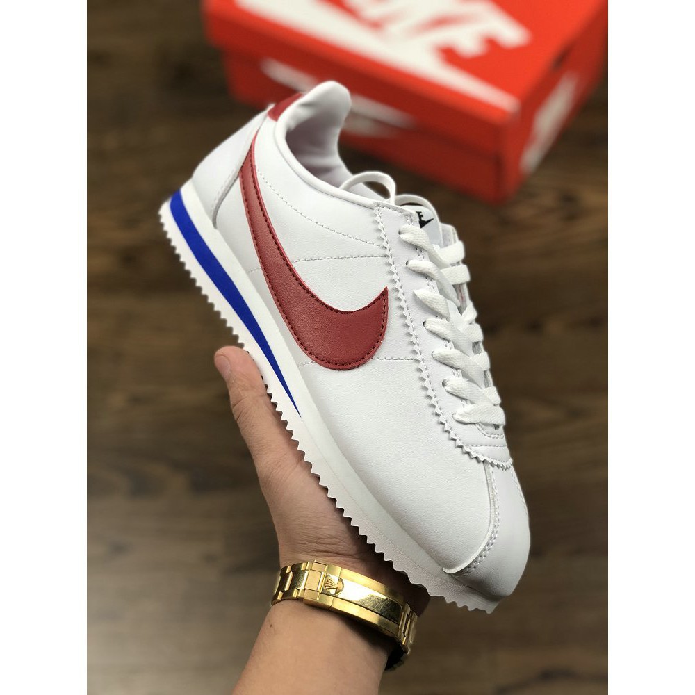 nike classic women