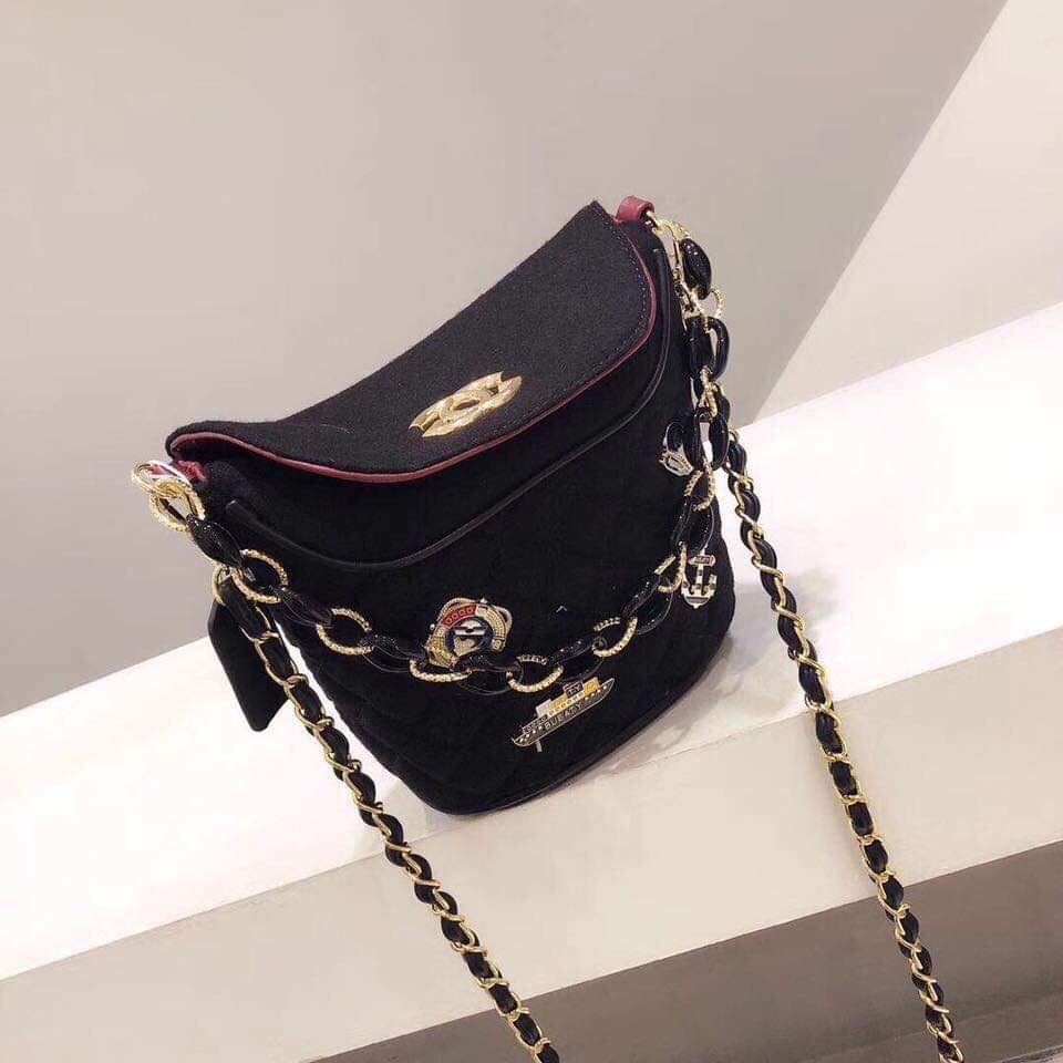 chanel chain bucket bag