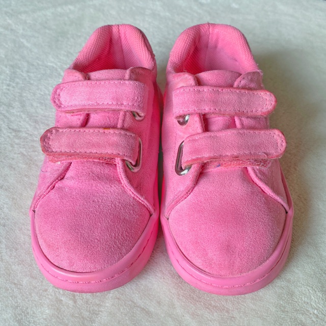 girls pink sneakers