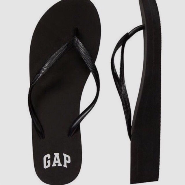 gap black flip flops