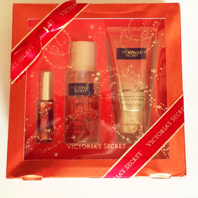 FREE SHIPPING VICTORIA SECRET (PASSION STRUCK SET) Shopee Philippines