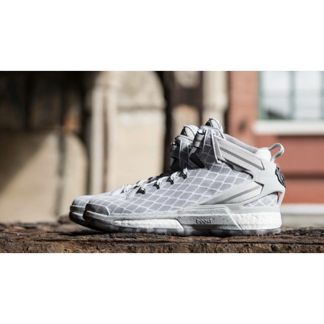 all white d rose 6