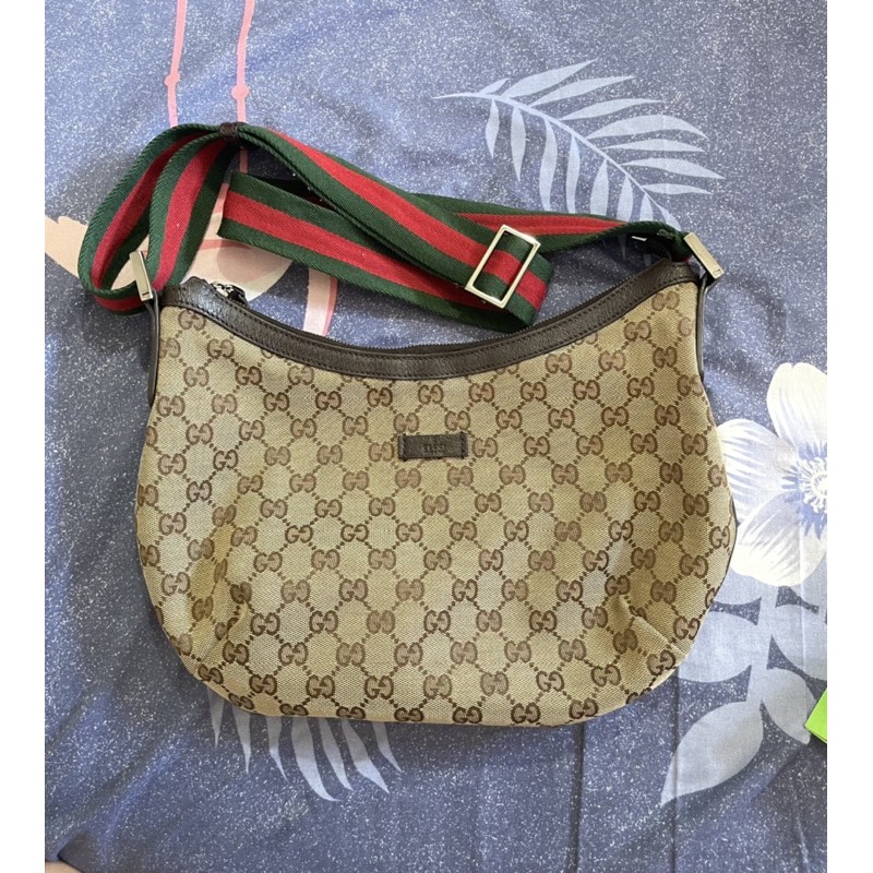 gucci logo sling bag