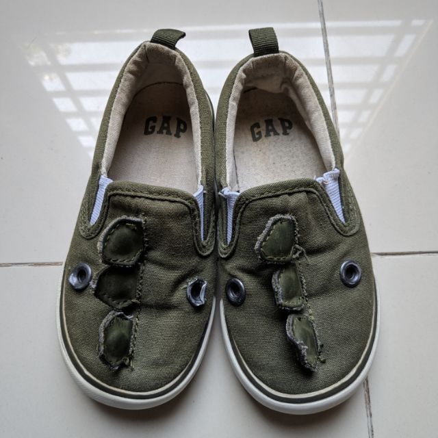 gap dinosaur shoes