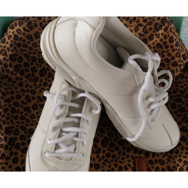 white shoes canada