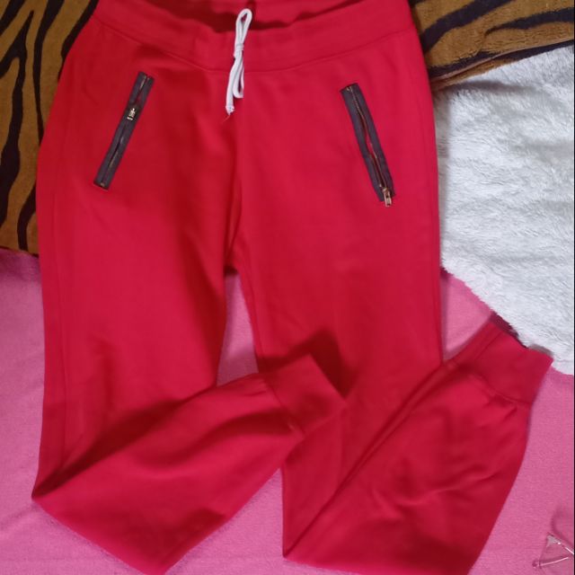 red jogger shorts