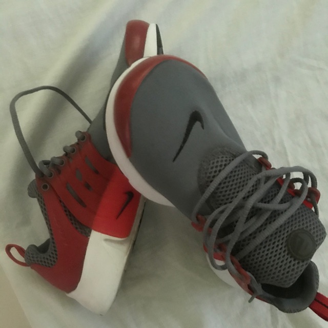 nike shoes color red