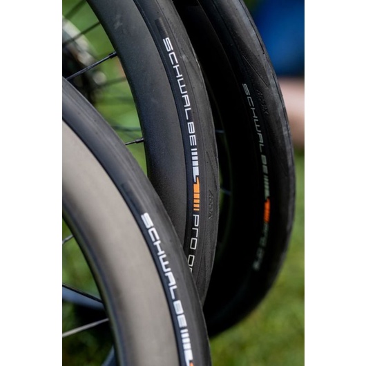 tubeless road cycle tyres