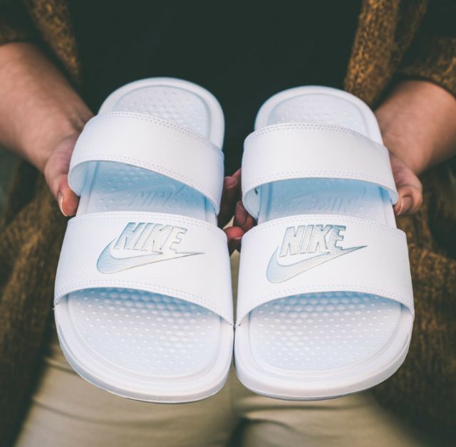 nike benassi two strap