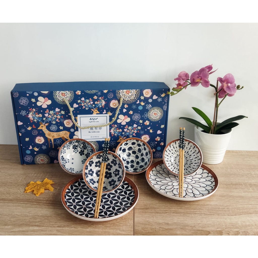 Eiko Japanese Eiko Hampers 2 Plates 2 Bowls 2 Bowl Chopsticks Set MZYH