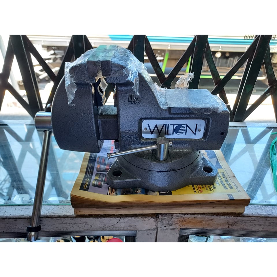 Wilton USA Heavy Duty Steel Bench Vise 4 inches Swivel Base w/ Anvil