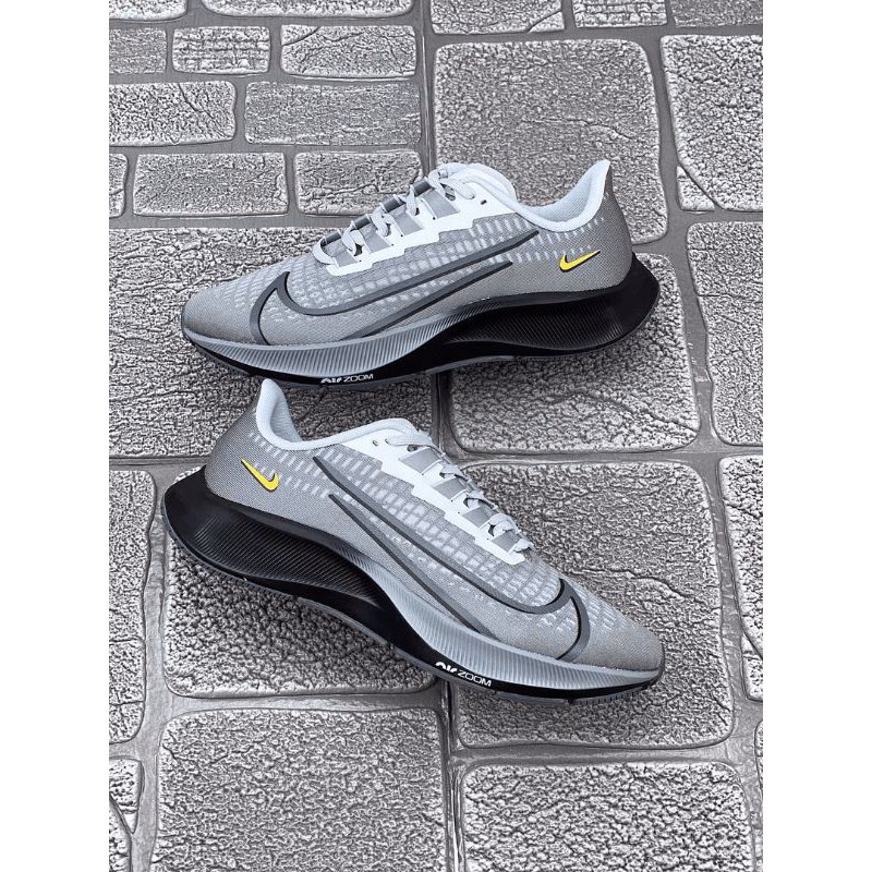 air zoom pegasus 37 shadow