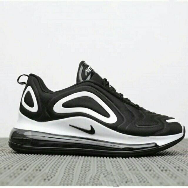 sports shoes for men price