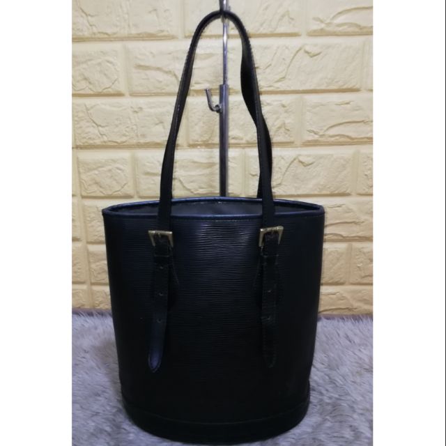 lv bucket bag black