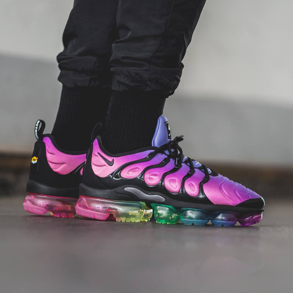 vapormax plus rainbow