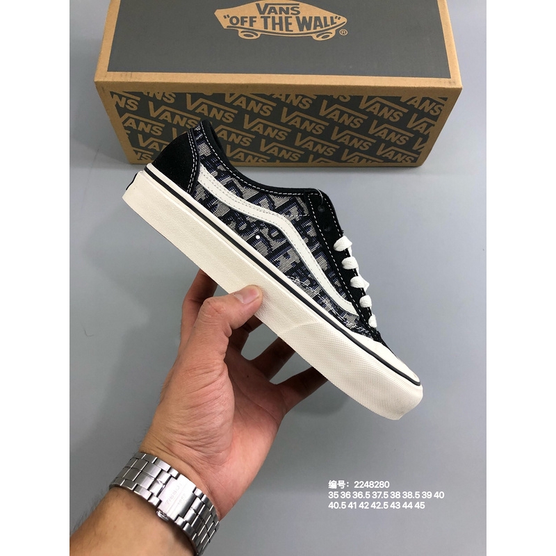 vans off the wall customer service