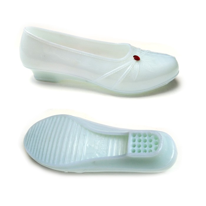 best non slip water shoes