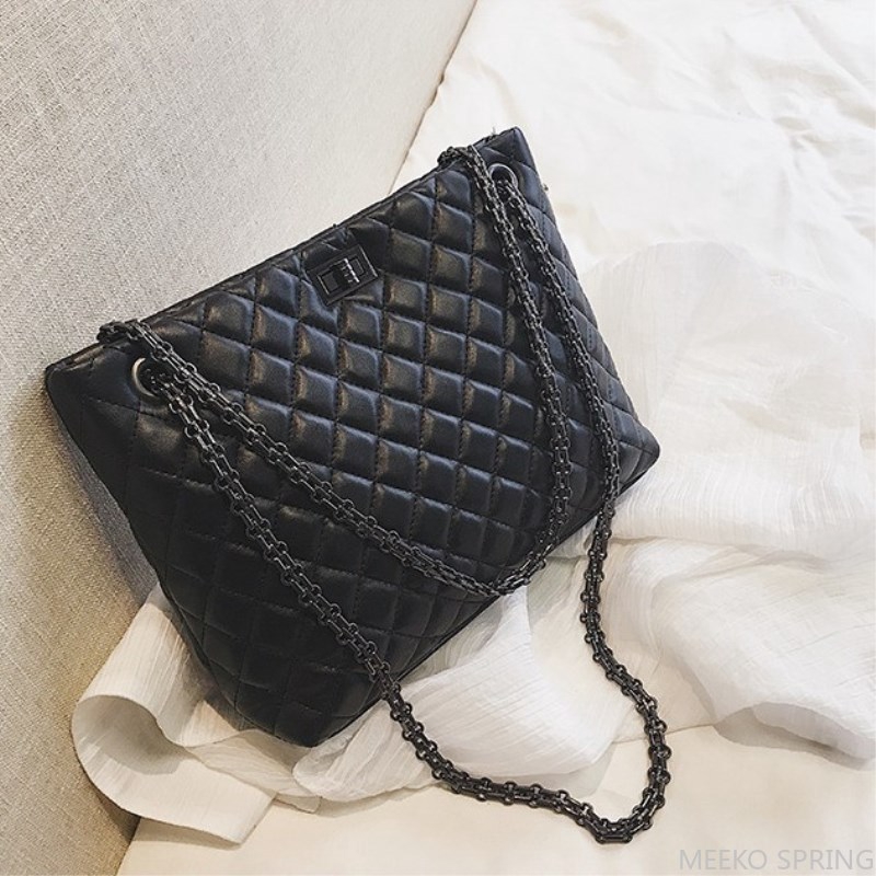 designer chain bag