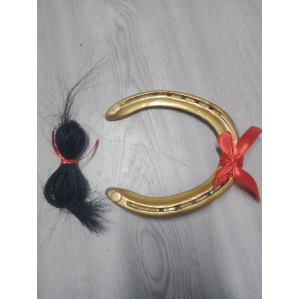 LUCKY CHARM HORSE SHOE GOLD WITH HORSE HAIR | Shopee Philippines