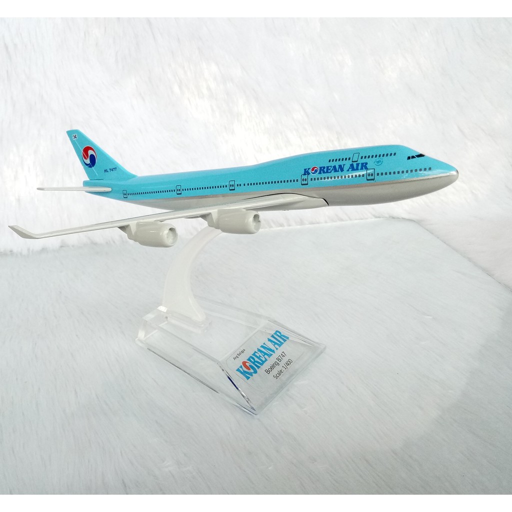 korean air toy plane