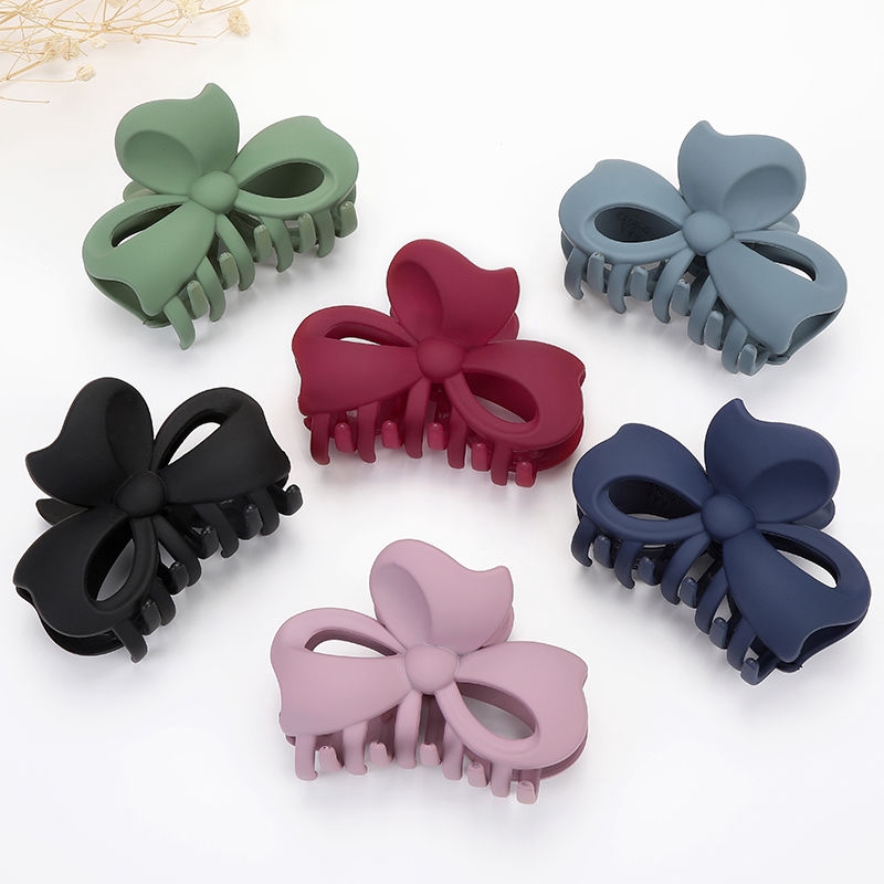 plastic flower hair clips