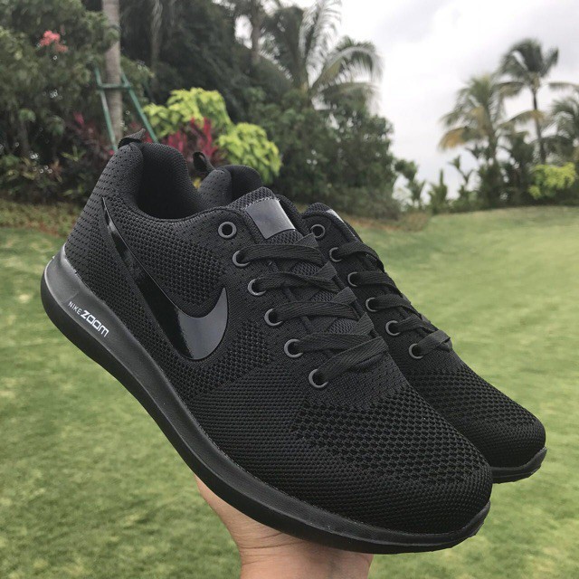 black nike zoom pegasus