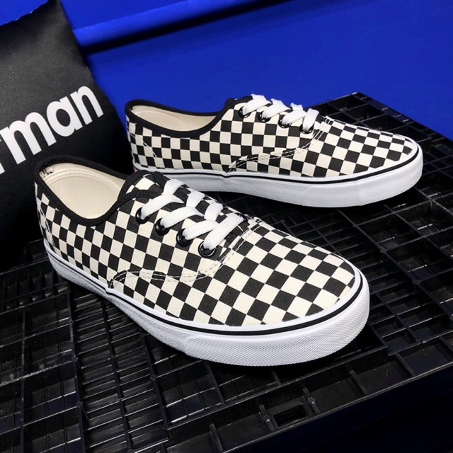 women's black and white checkered vans