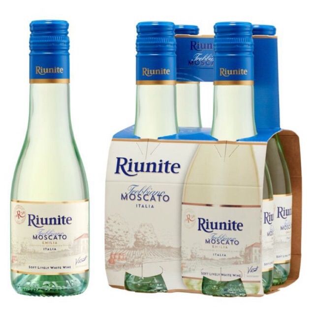 Вино рунит. Вино riunite Moscato. Ламбруско riunite белое. Вино игристое riunite d'Oro. Руините доро игристое вино белое.