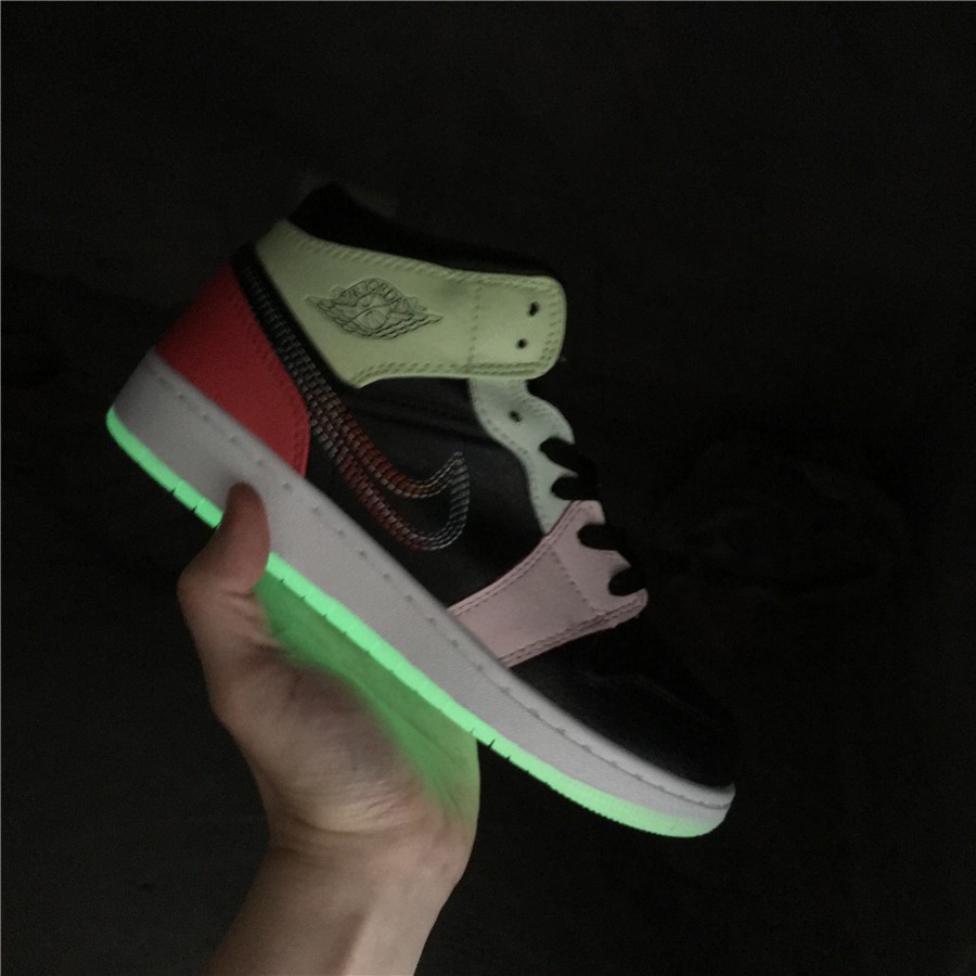 nike air jordan 1 mid glow in the dark