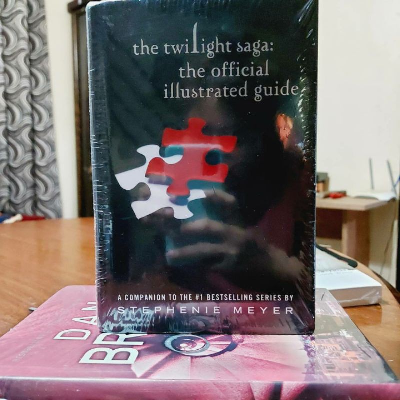 The Twilight Saga Official Illustrated Guide | Shopee Philippines