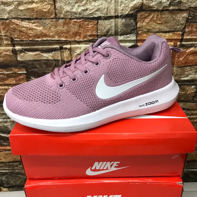 nike women's lightweight running shoes