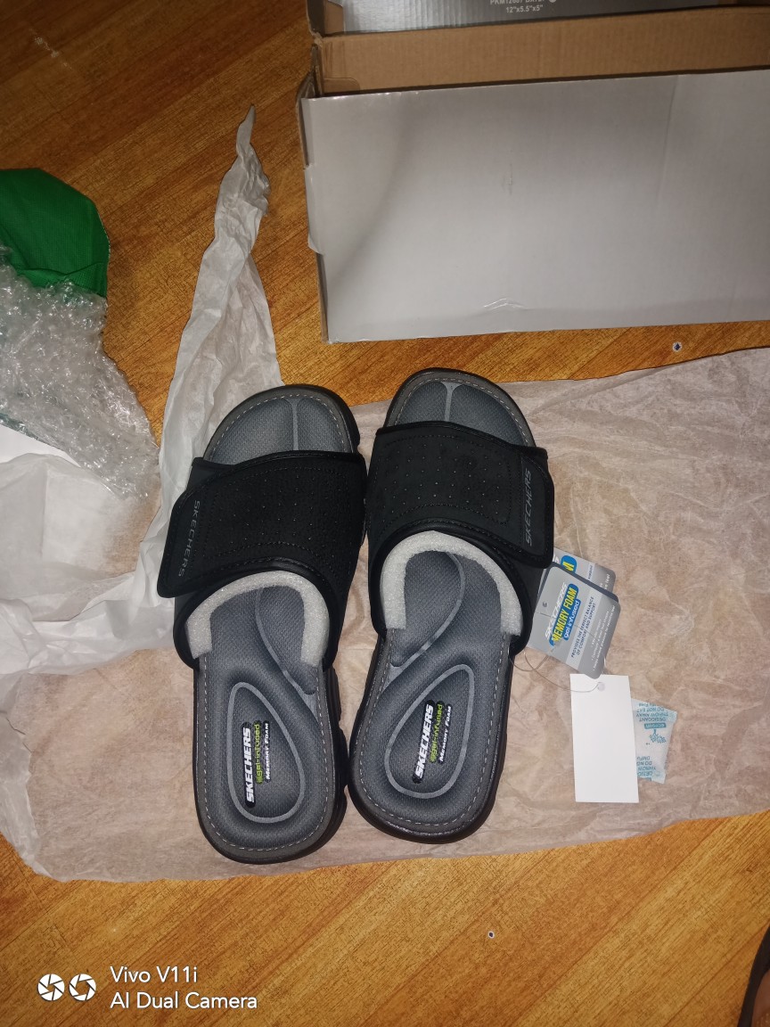 sketchers wind swell