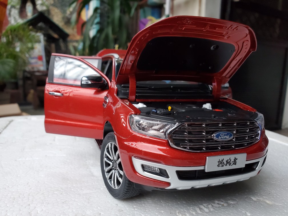 diecast ford everest