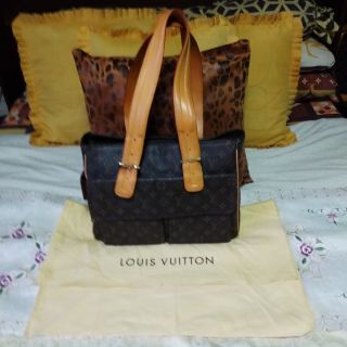 Preloved Lv shouldier bag! With code! | Shopee Philippines