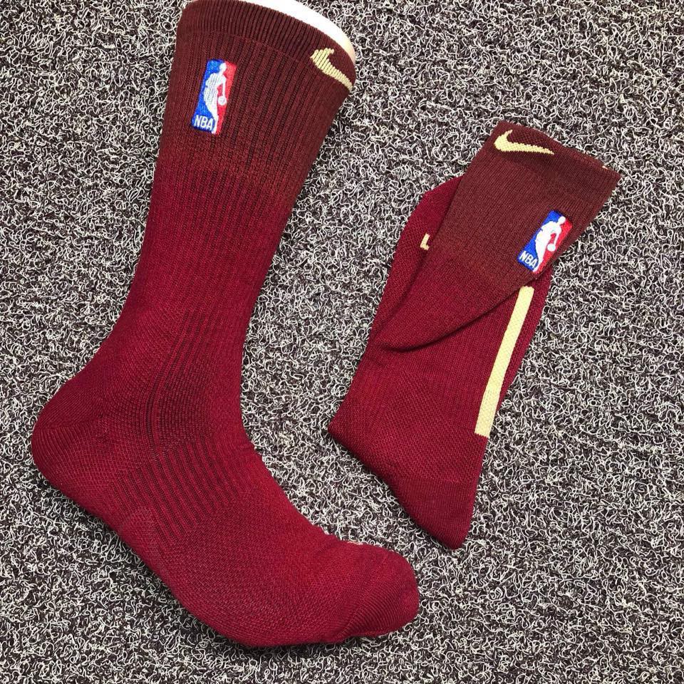 maroon elite socks