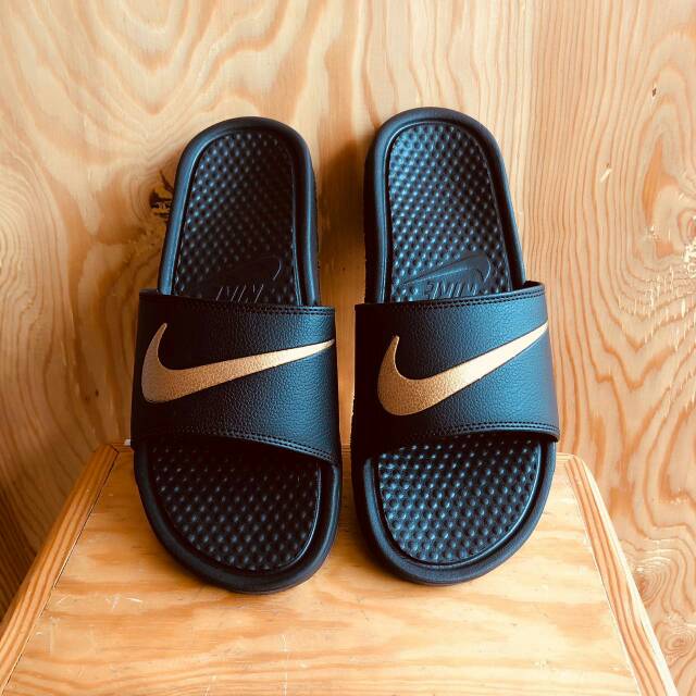 nike flip flops original