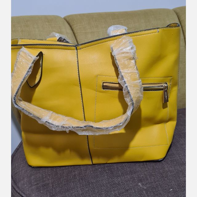 carpisa yellow bag