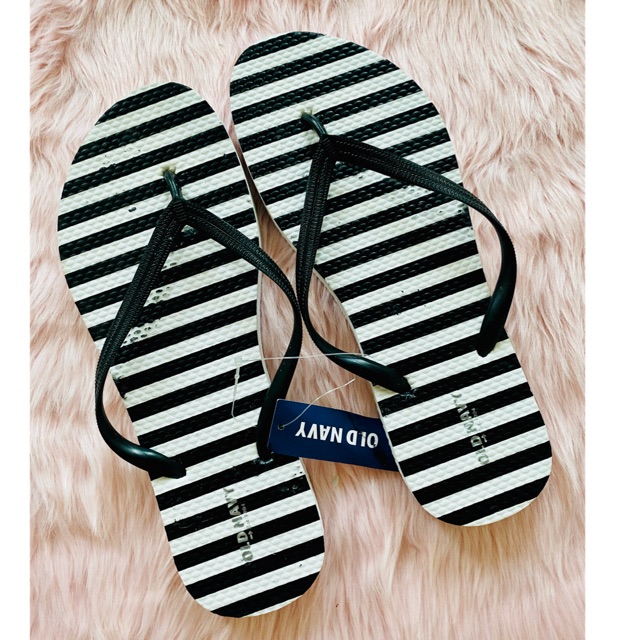 womens flip flops old navy