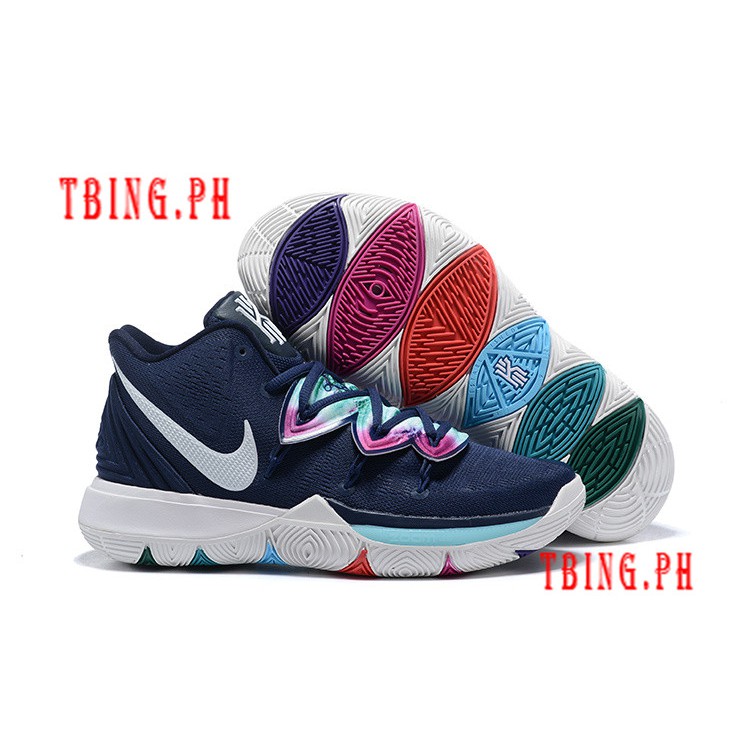 kyrie irving shoes 2 different colors
