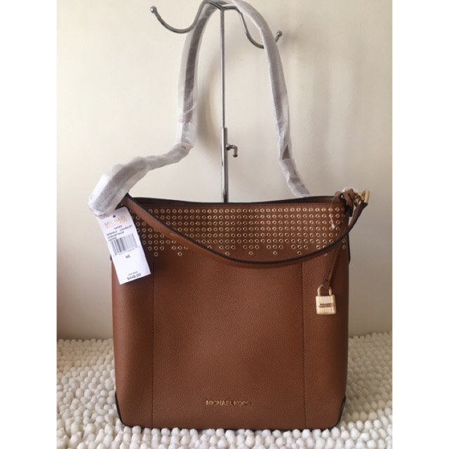 michael kors hayes bucket bag